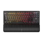 Bàn phím cơ Corsair K70 PRO TKL màu đen trên nền trắng, nổi bật thiết kế tenkeyless.