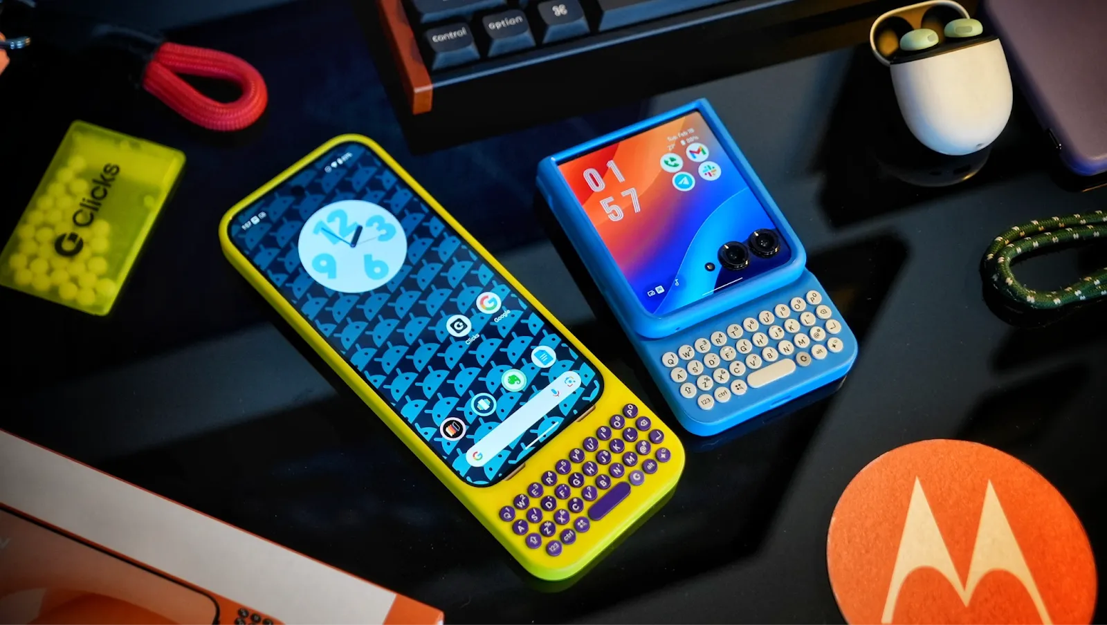 Bàn phím vật lý Clicks trên Google Pixel và Motorola Razr+