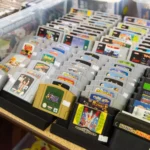 Băng game Nintendo N64 trên bàn, minh họa các thế hệ chơi game cũ