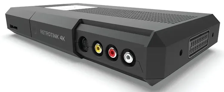 Bộ nâng cấp tín hiệu Retrotink 4K hiển thị các cổng vào S-VHS và RCA, giải pháp hiện đại cho game thủ retro.
