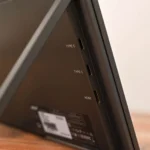 Các cổng kết nối trên màn hình di động Acer PD163Q.