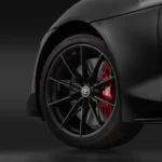 Cận cảnh mâm xe 19 inch màu đen mờ của Toyota GR Supra MkV Final Edition 2026, nhấn mạnh thiết kế thể thao.