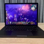 Chế độ chơi Baldur's Gate 3 trên MacBook Pro M4 Pro mượt mà với touchpad