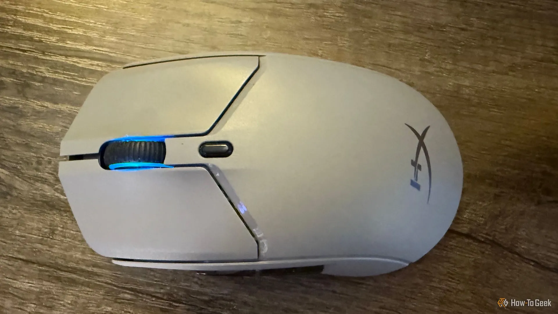 Chuột gaming HyperX Pulsefire Haste 2 Pro nhìn từ phía trên.