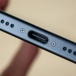 Cổng sạc USB-C trên iPhone 15, biểu tượng cho sự chuyển đổi công nghệ của Apple.