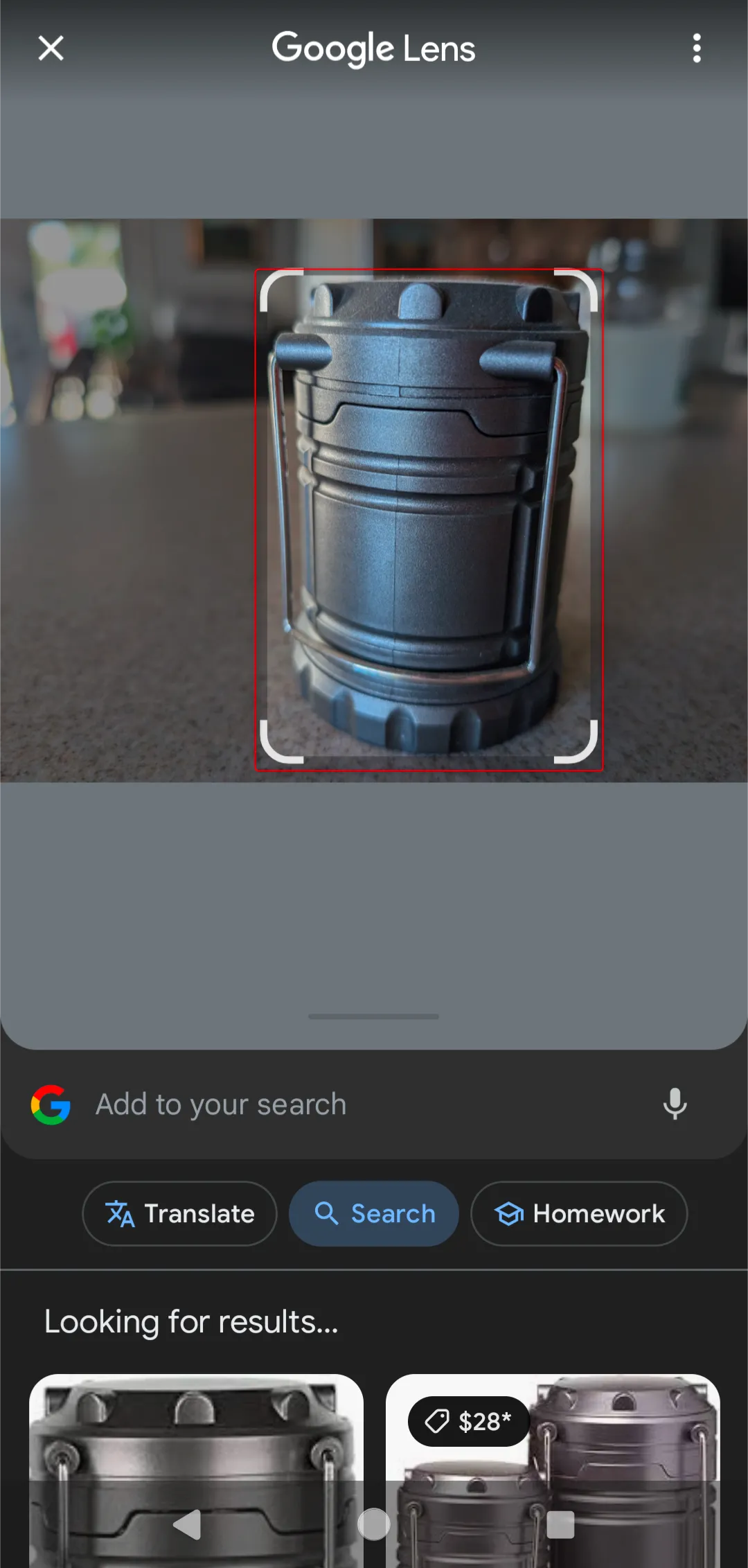 Đèn lồng cắm trại đang được quét bằng Google Lens để tìm tên và giá trị