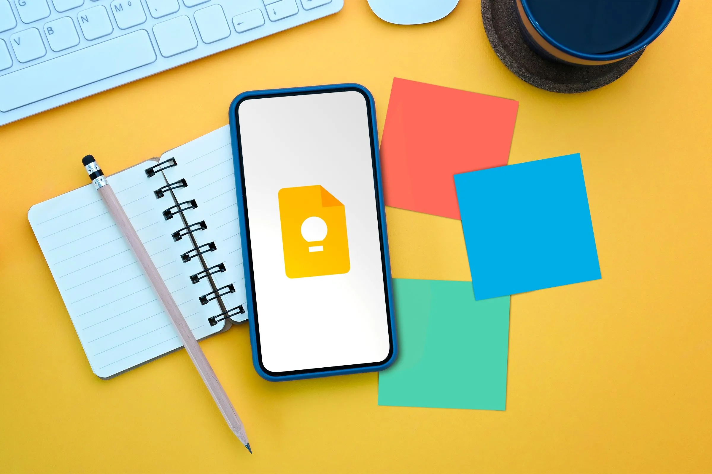 Điện thoại hiển thị Google Keep Notes, minh họa khả năng tích hợp liền mạch với Google Docs để quản lý ghi chú và ý tưởng.