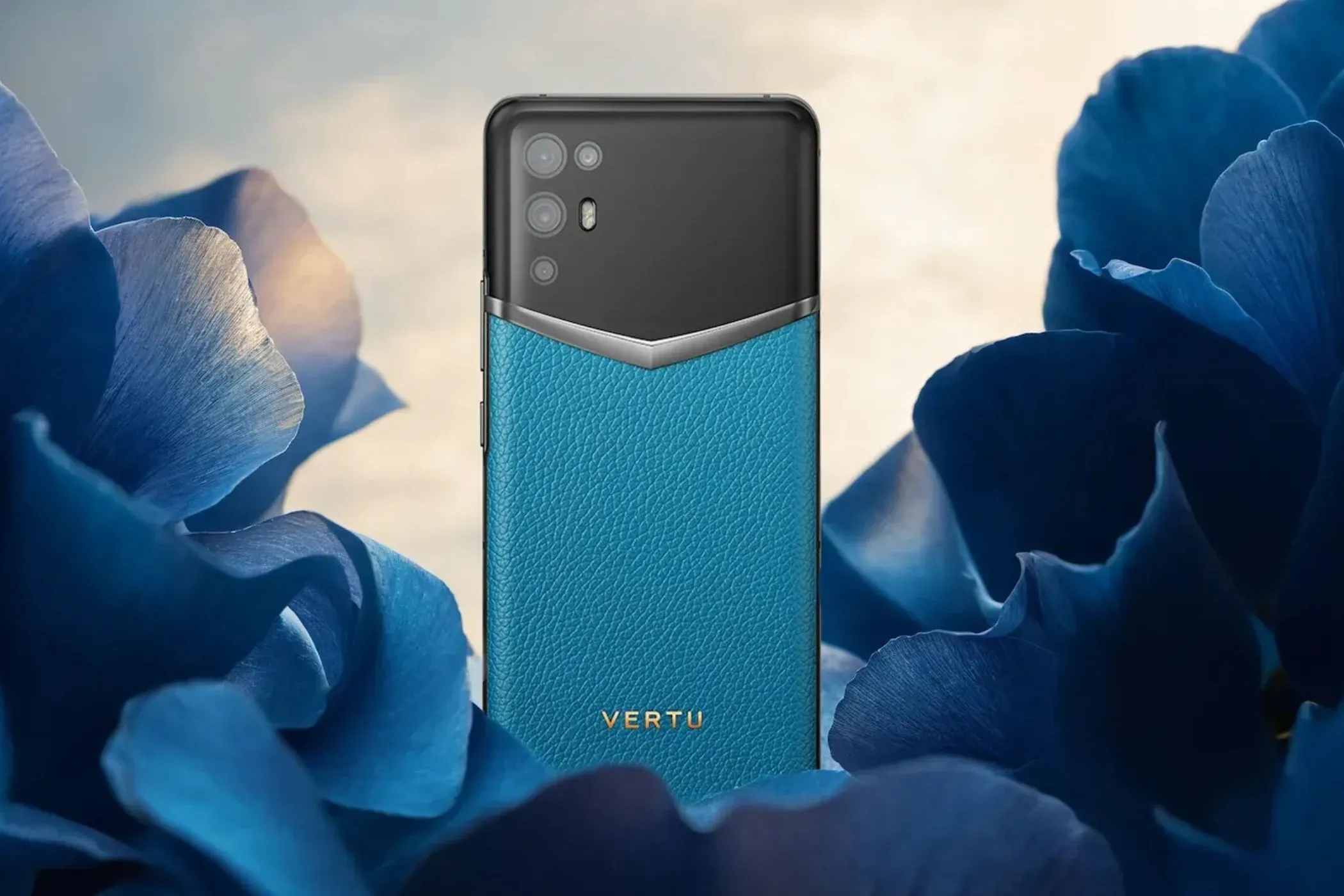 Điện thoại Vertu sang trọng với nút bấm Concierge đặc trưng