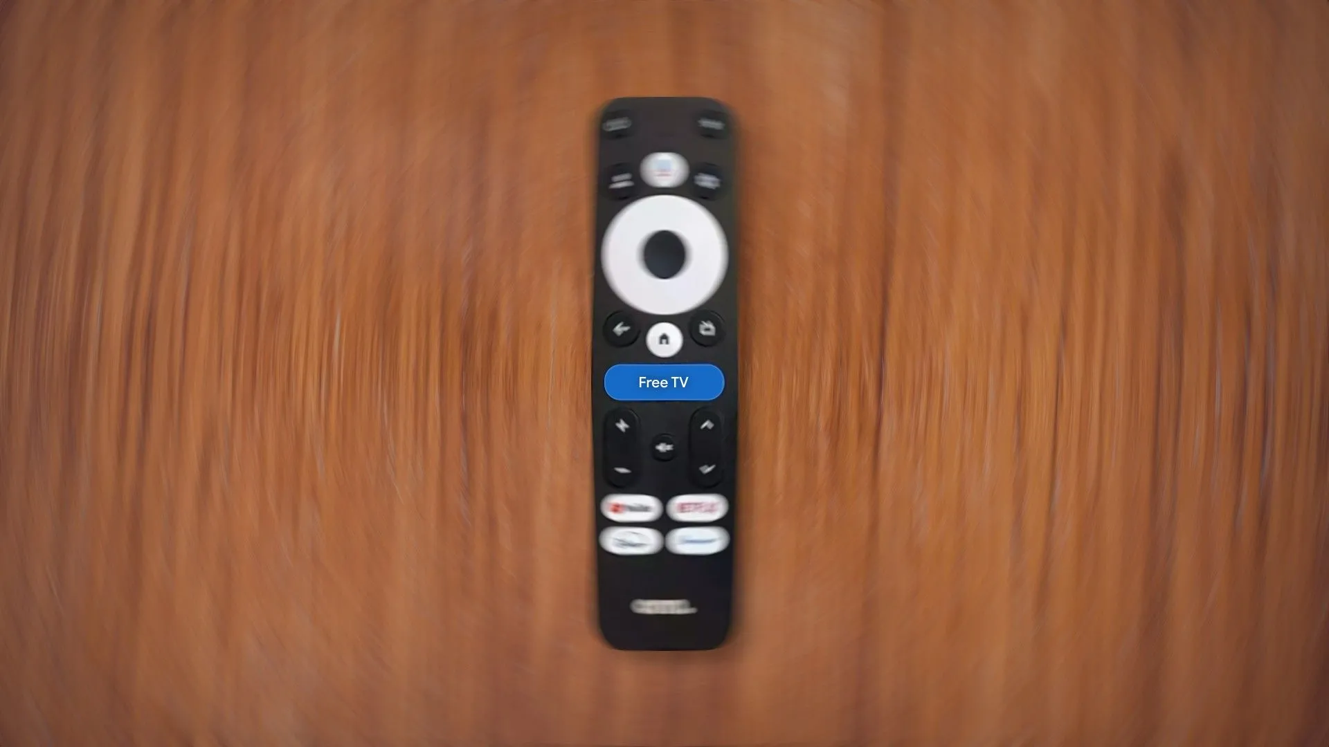 Điều khiển từ xa Google TV với nút &quot;Free TV&quot; lớn màu cam ở giữa, một tính năng gây tranh cãi sắp xuất hiện trên mọi thiết bị.