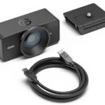 Elgato Facecam 4K cùng cáp USB-C và ngàm gắn màn hình, minh họa thiết kế tiện lợi