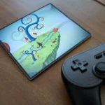 Game Figment hiển thị trên Samsung Galaxy Z Fold 6 cùng tay cầm 8BitDo Pro 2