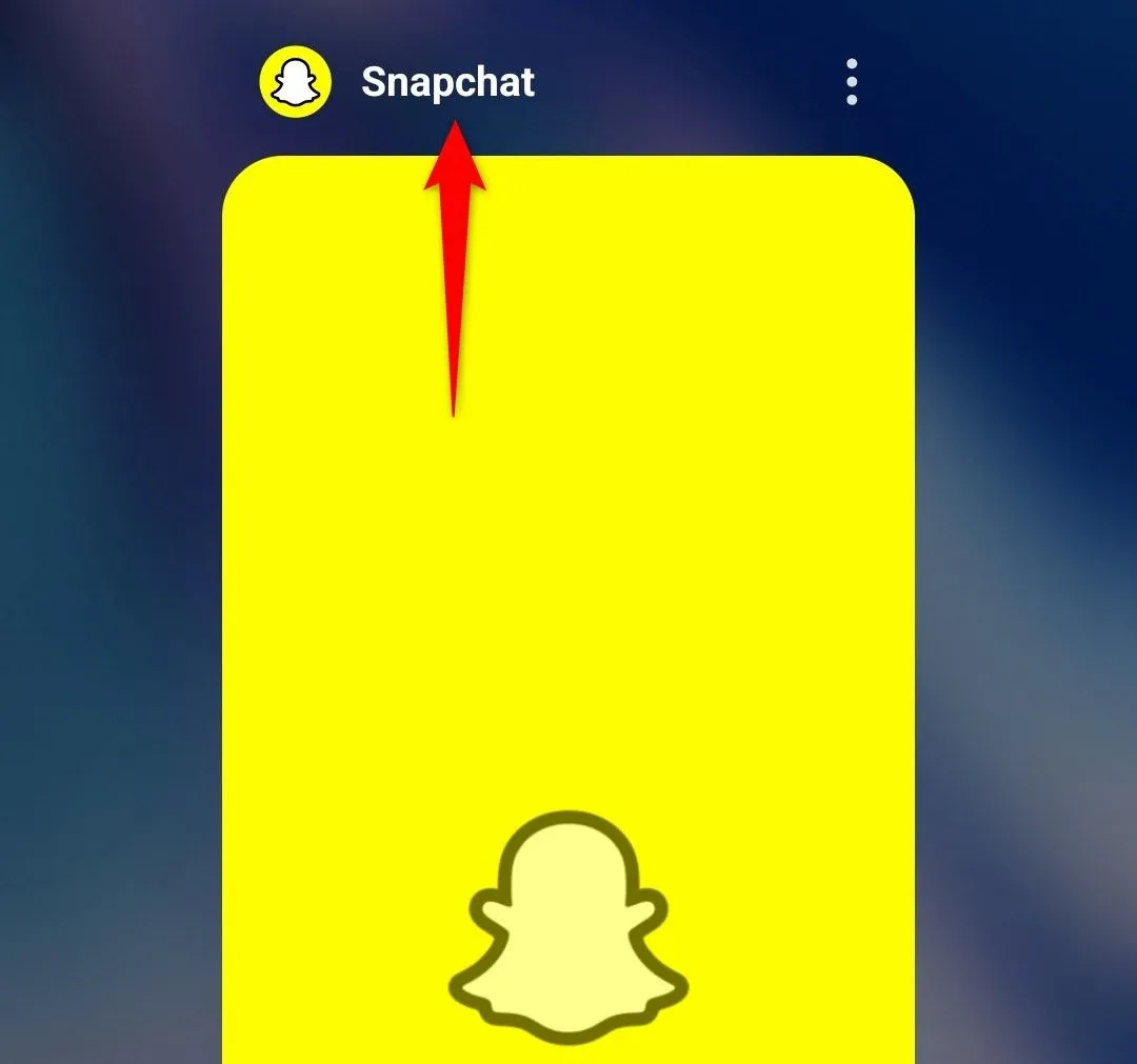 Giao diện đa nhiệm Android với ứng dụng Snapchat được làm nổi bật để đóng