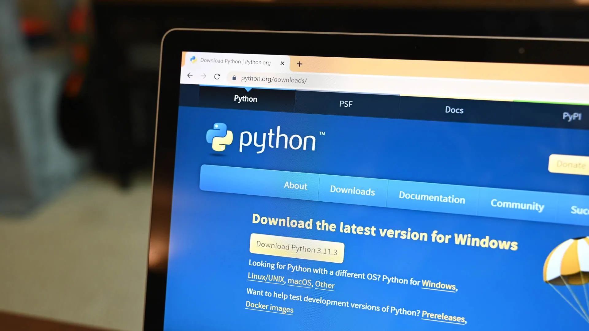 Giao diện trình duyệt hiển thị trang tải Python, minh họa cho việc lựa chọn ngôn ngữ lập trình