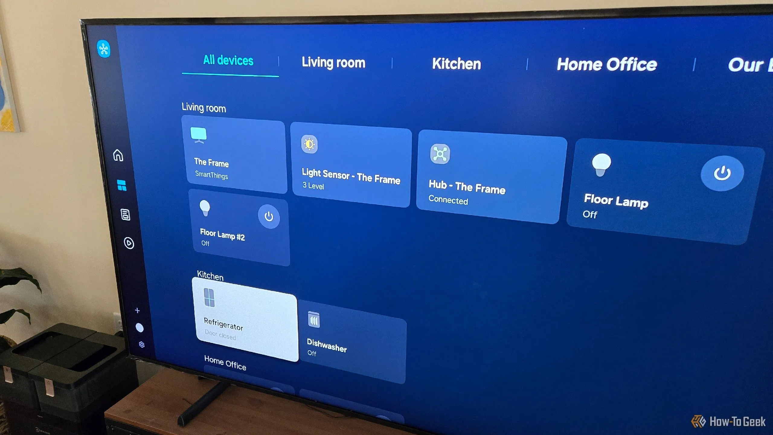 Giao diện ứng dụng SmartThings hiển thị trên TV Samsung Frame, quản lý thiết bị nhà thông minh