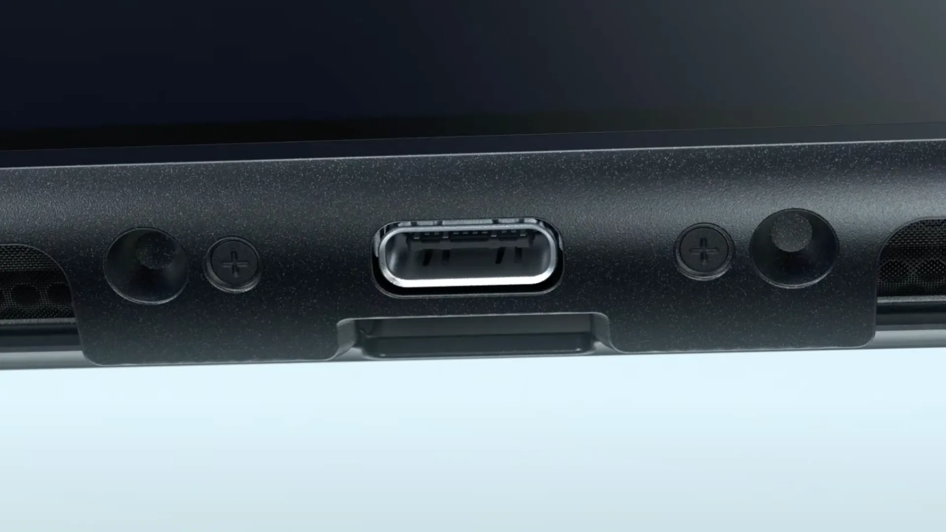 Hình ảnh rò rỉ cổng USB-C thứ hai trên thân máy console Nintendo Switch 2, xác nhận khả năng sạc kép và mở rộng kết nối.