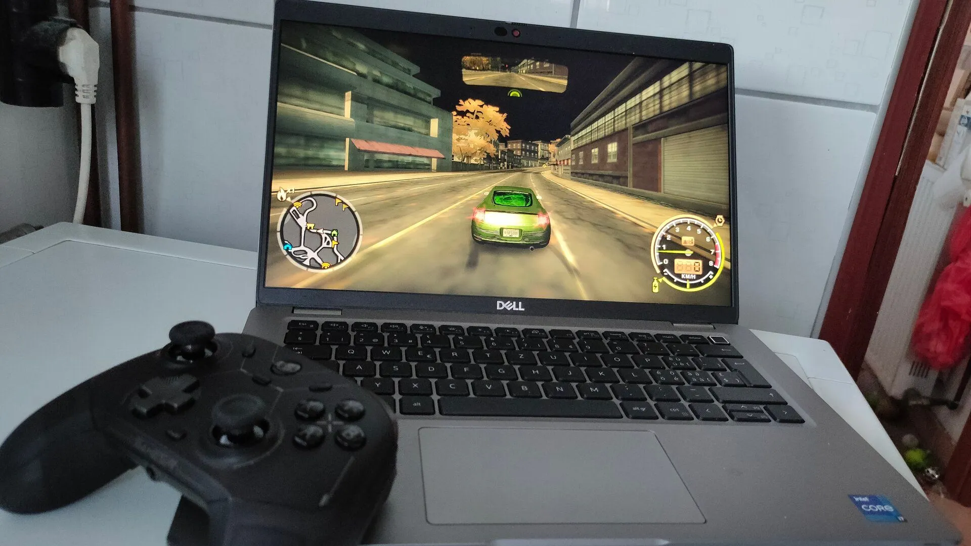 Laptop Dell Latitude 5420 chơi Need for Speed Most Wanted (2005)