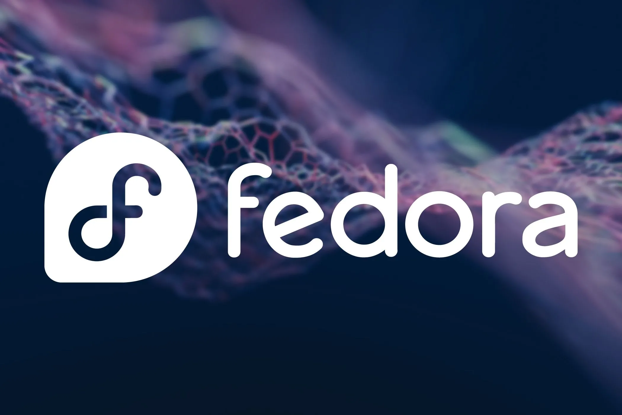 Logo của Fedora Linux, một chữ &quot;f&quot; cách điệu màu trắng trên nền xanh, biểu tượng của hệ điều hành mã nguồn mở.