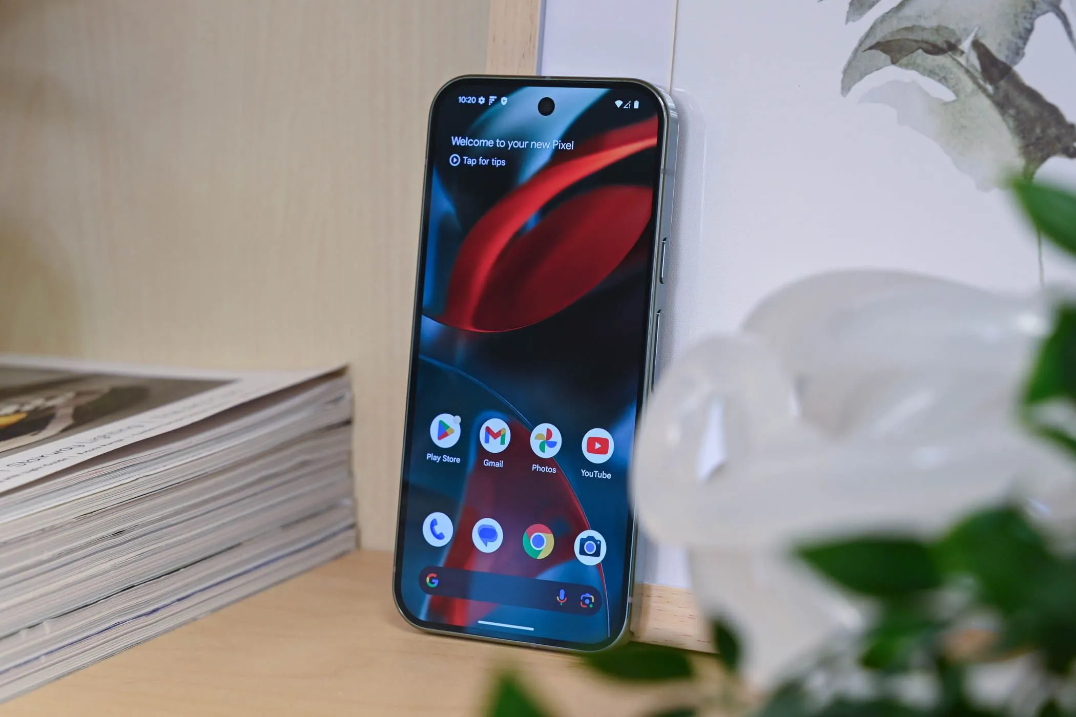 Màn hình chính của Google Pixel 9 Pro hiển thị giao diện người dùng, minh họa chất lượng hiển thị sắc nét.