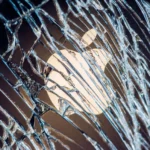 Màn hình iPhone bị nứt vỡ nghiêm trọng cần sửa chữa hoặc thay thế