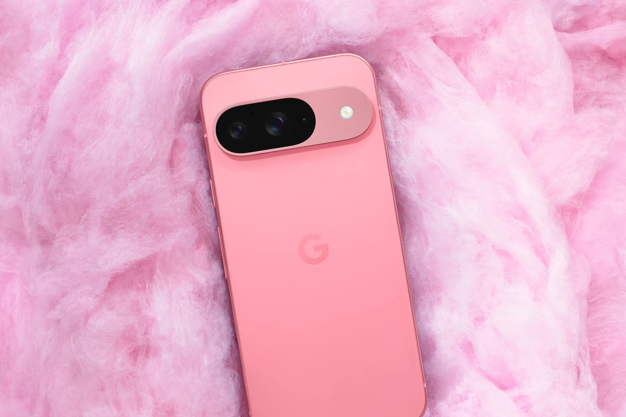 Mặt lưng điện thoại Google Pixel 9 màu hồng với hệ thống camera kép