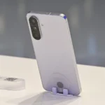 Mặt lưng kính cao cấp và cụm camera đặc trưng của Samsung Galaxy A56.