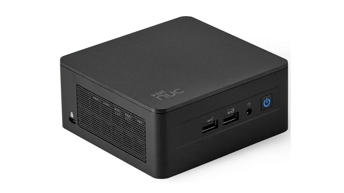 Máy tính Mini PC Laptop with Linux Intel NUC13 đặt trên bàn làm việc.