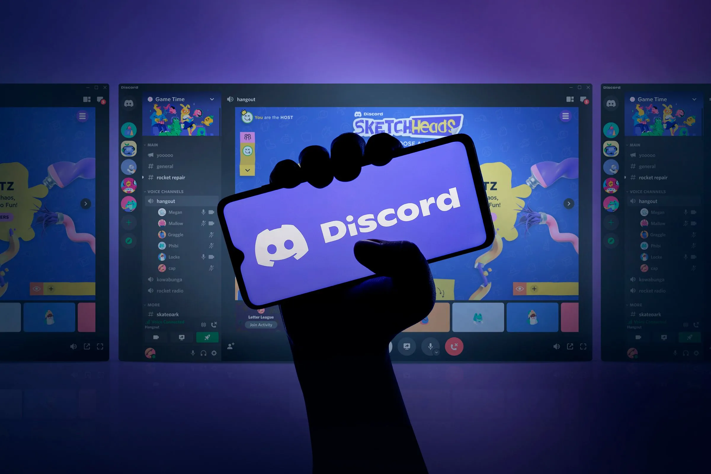 Một bàn tay cầm điện thoại hiển thị logo Discord, cùng hình ảnh trò chơi tích hợp Discord phía sau, minh họa nhu cầu tích hợp ứng dụng bên thứ ba trên Steam Deck