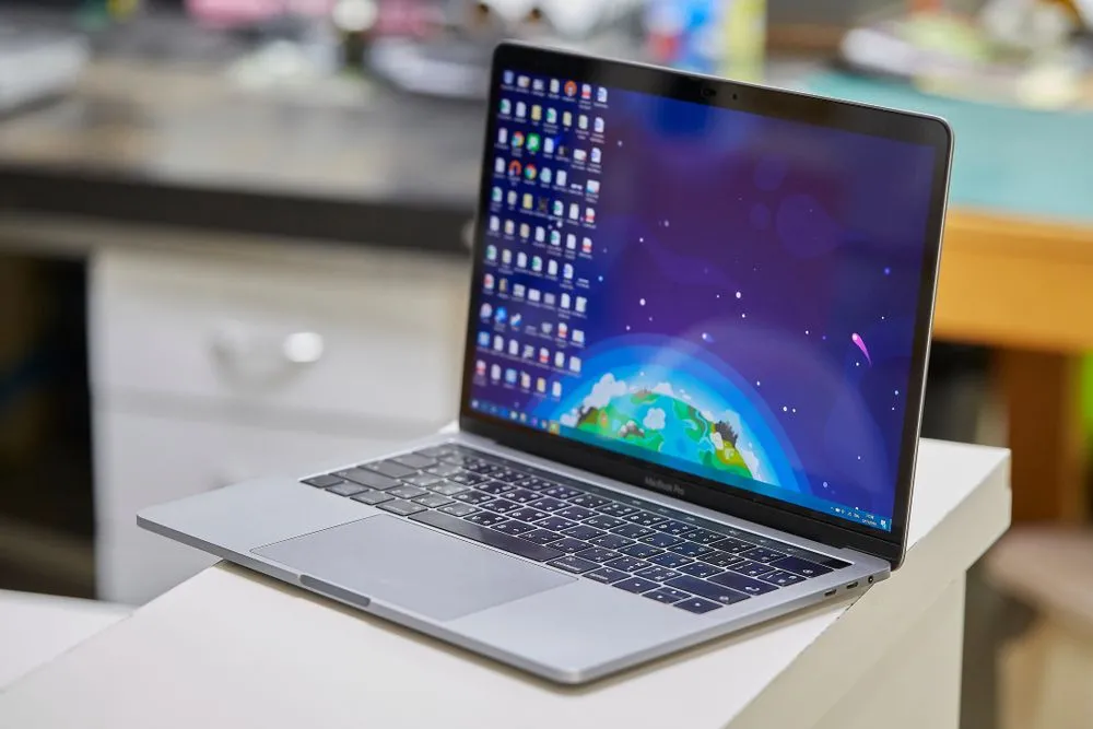 Một chiếc Macbook Pro 2019 với CPU Intel Core i5.