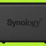 NAS Synology với các khay ổ cứng và logo Synology
