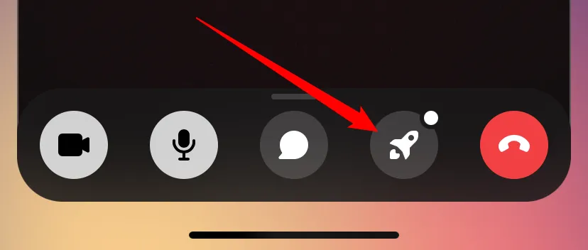 Nhấn vào biểu tượng tên lửa để chia sẻ màn hình trong cuộc gọi DM Discord mobile.