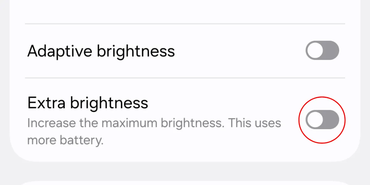 Nút bật/tắt tính năng Độ sáng tăng cường (Extra brightness) trong cài đặt hiển thị của Galaxy S25