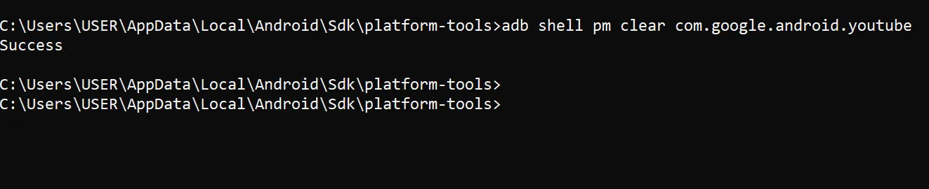 Sử dụng lệnh &quot;adb shell pm clear&quot; để xóa toàn bộ dữ liệu ứng dụng YouTube, khôi phục cài đặt gốc trên Android qua ADB.
