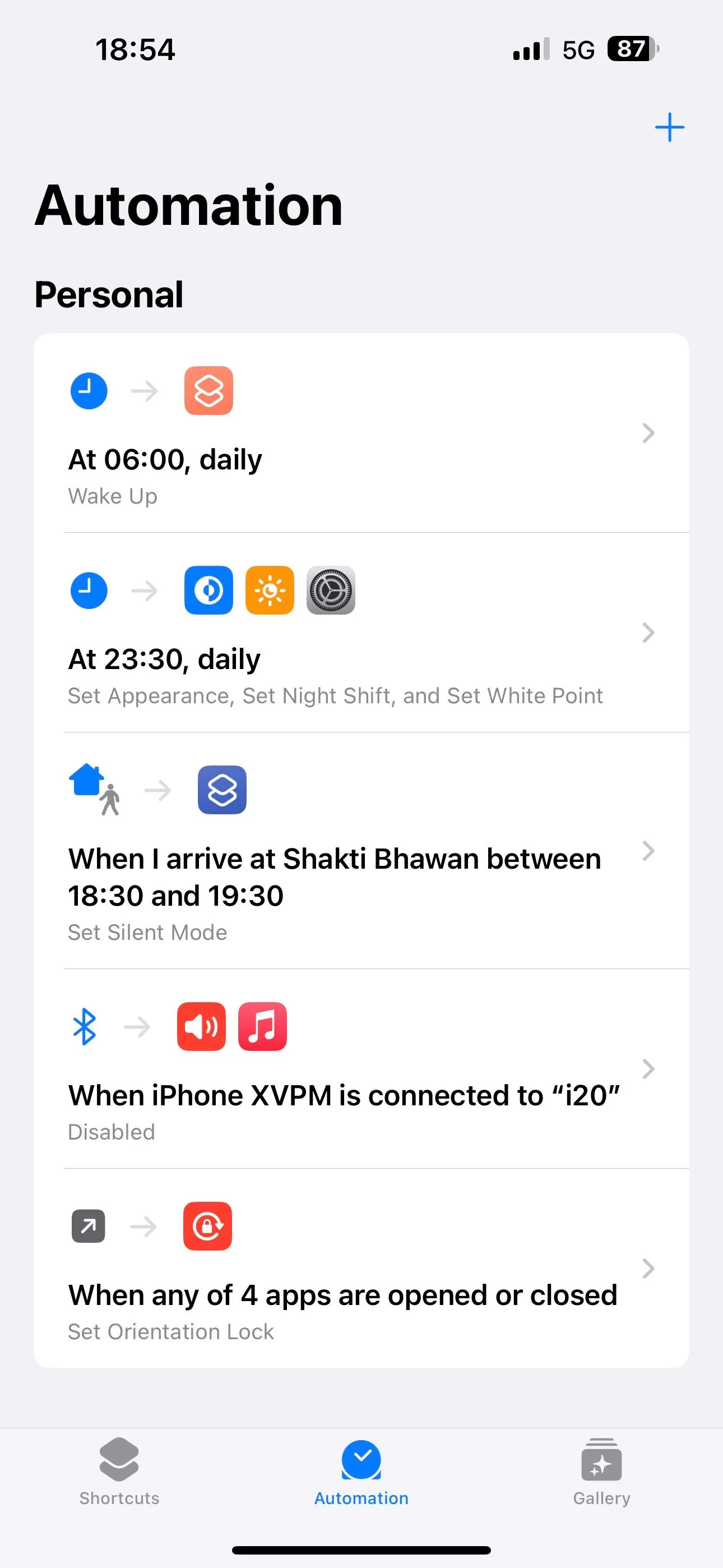 Thẻ &quot;Tự động hóa&quot; trong ứng dụng Phím tắt iOS hiển thị các tự động hóa đã tạo.