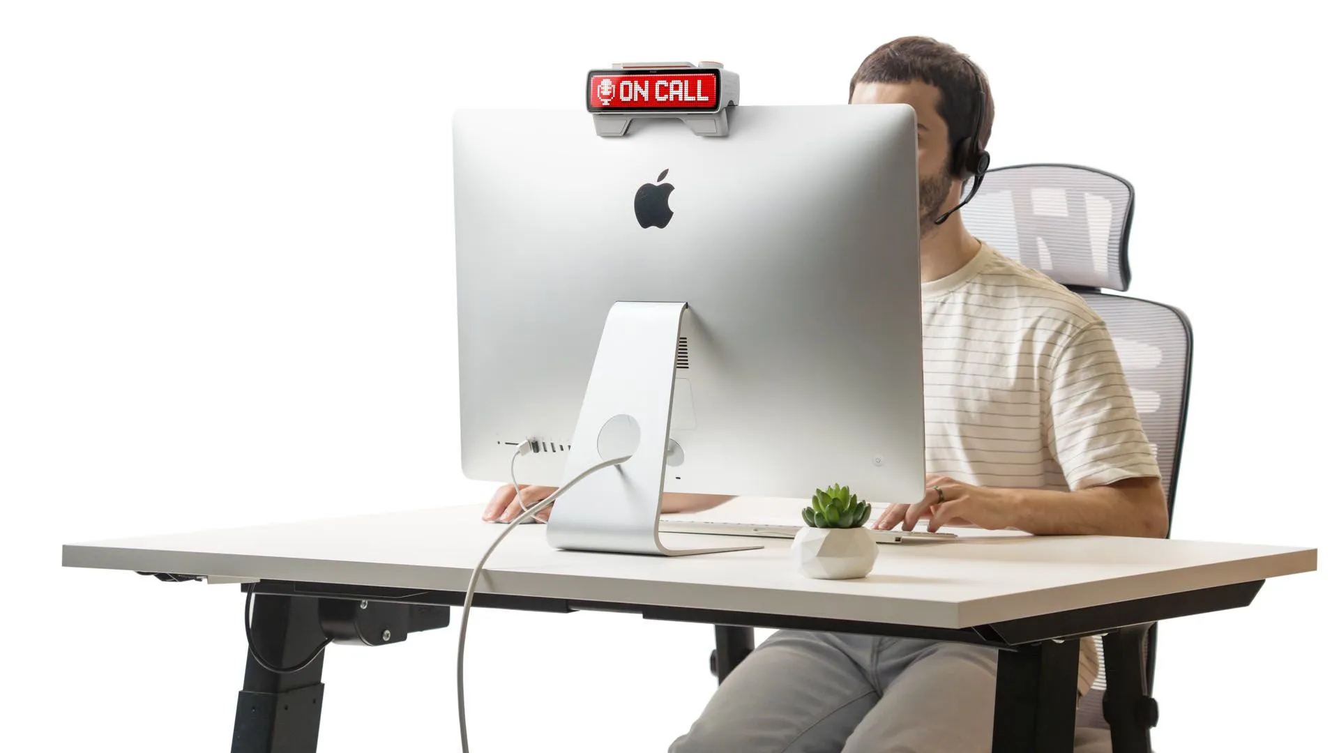 Thiết bị Busy Bar mới lạ với màn hình hiển thị số và đèn LED, được giới thiệu bởi những người tạo ra Flipper Zero nhằm tăng năng suất.