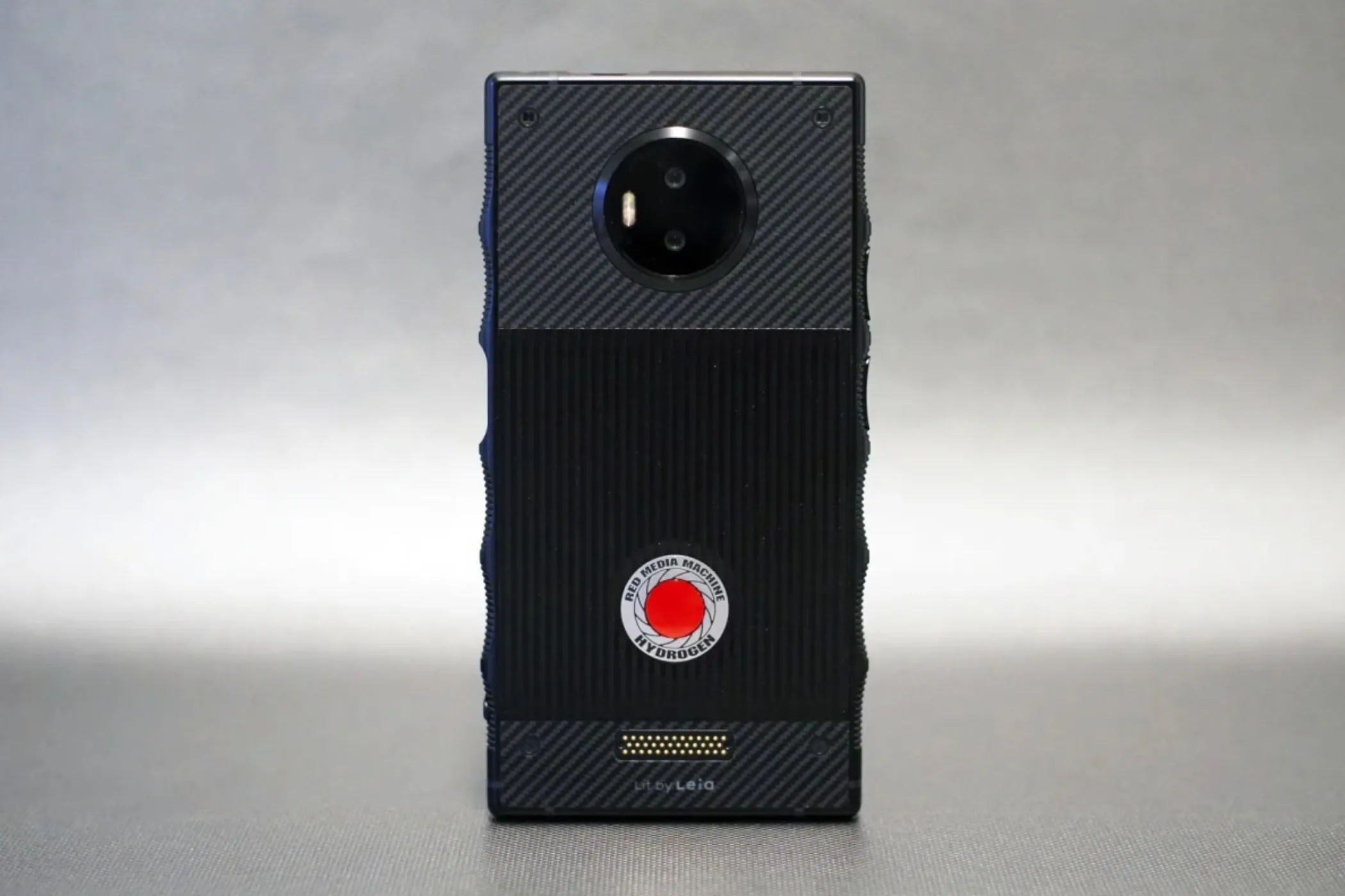 Thiết bị RED Hydrogen One với thiết kế công nghiệp và màn hình holographic
