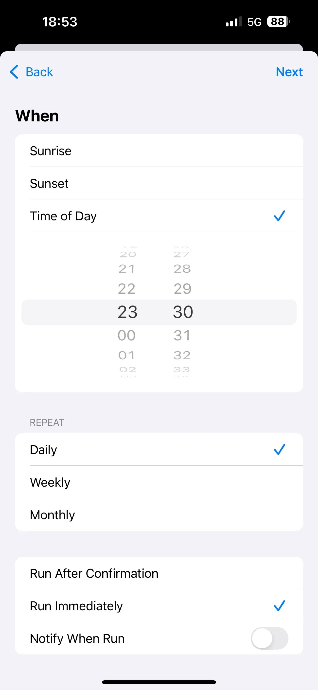 Thiết lập kích hoạt theo thời gian cụ thể (Time of Day) cho tự động hóa trên iPhone.