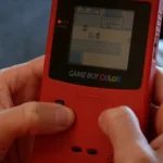 Trải nghiệm game Pokémon cổ điển trên máy Game Boy Color.